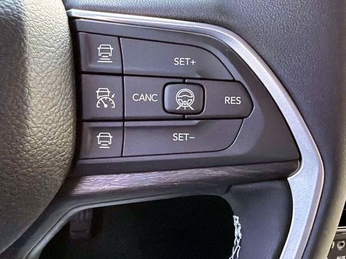 New 2027 Jeep Grand Cherokee Limited AWD/4WD image 16