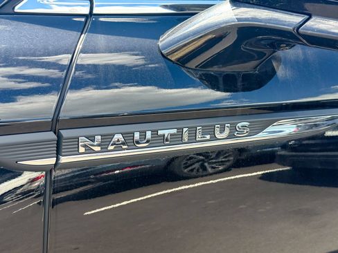 Used 2023 Lincoln Nautilus Reserve w/ Equipment Group 201A AWD/4WD image 7
