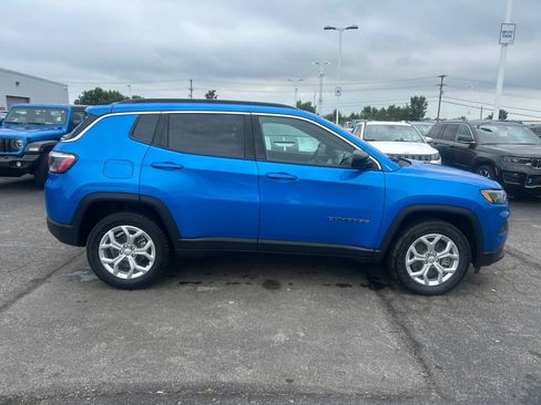 Used 2024 Jeep Compass Latitude AWD/4WD image 2
