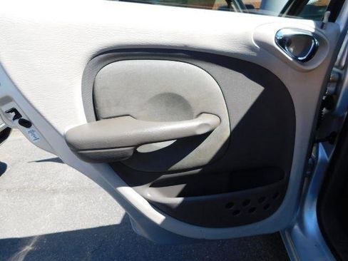 Used 2002 Chrysler PT Cruiser Limited FWD image 14