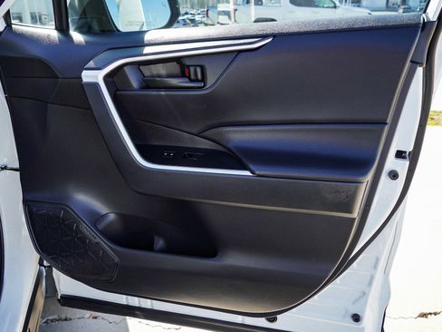 Certified 2021 Toyota RAV4 LE image 27