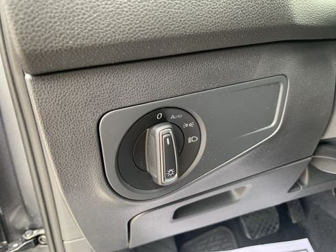 Used 2023 Volkswagen Tiguan SE w/ Panoramic Sunroof Package FWD image 13