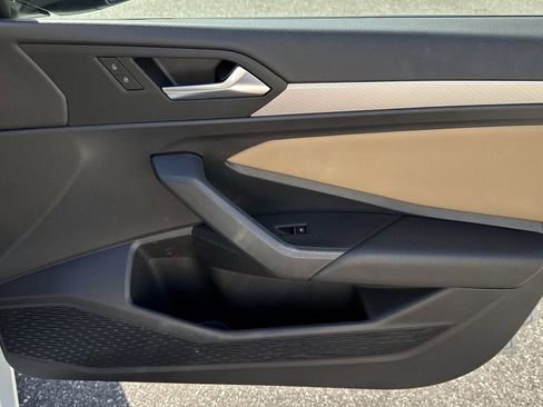 Used 2021 Volkswagen Jetta SE image 43