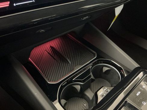 Certified 2025 BMW 530i w/ Premium Package image 13