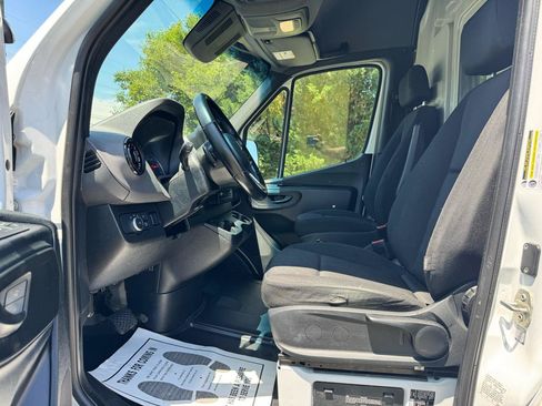 Used 2022 Mercedes-Benz Sprinter 2500 image 10