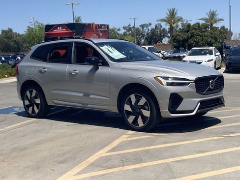 New 2025 Volvo XC60 T8 Plus image 4