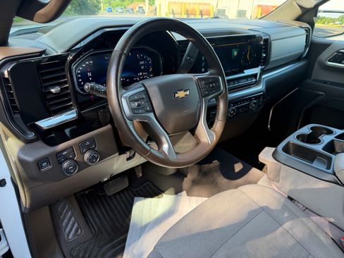 Used 2025 Chevrolet Silverado 1500 LT AWD/4WD image 33