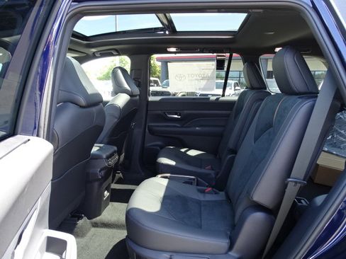 New 2026 Toyota Grand Highlander Platinum AWD/4WD image 11