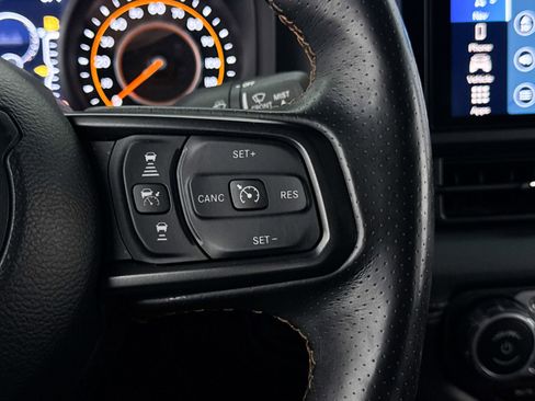 Used 2024 Jeep Gladiator Mojave AWD/4WD image 37
