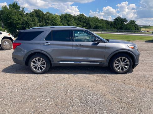Used 2021 Ford Explorer Limited w/ Equipment Group 301A RWD image 10