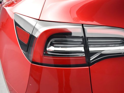 Used 2023 Tesla Model Y Long Range image 7