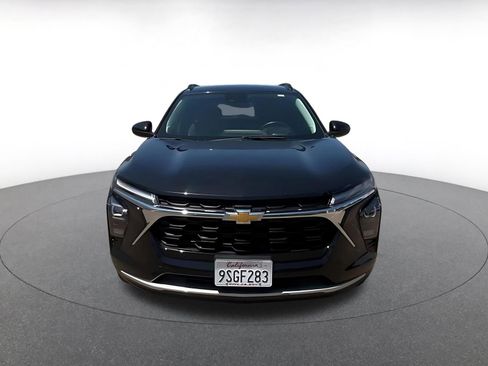 Used 2025 Chevrolet Trax LT w/ LT Convenience Package FWD image 4