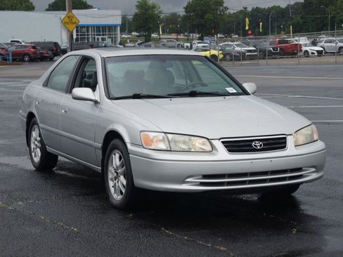 Used 2001 Toyota Camry XLE FWD image 18