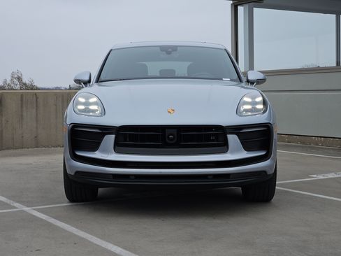 Certified 2025 Porsche Macan image 11