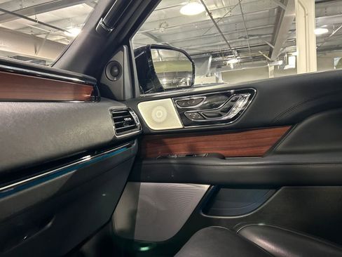 Certified 2023 Lincoln Navigator Reserve AWD/4WD image 19