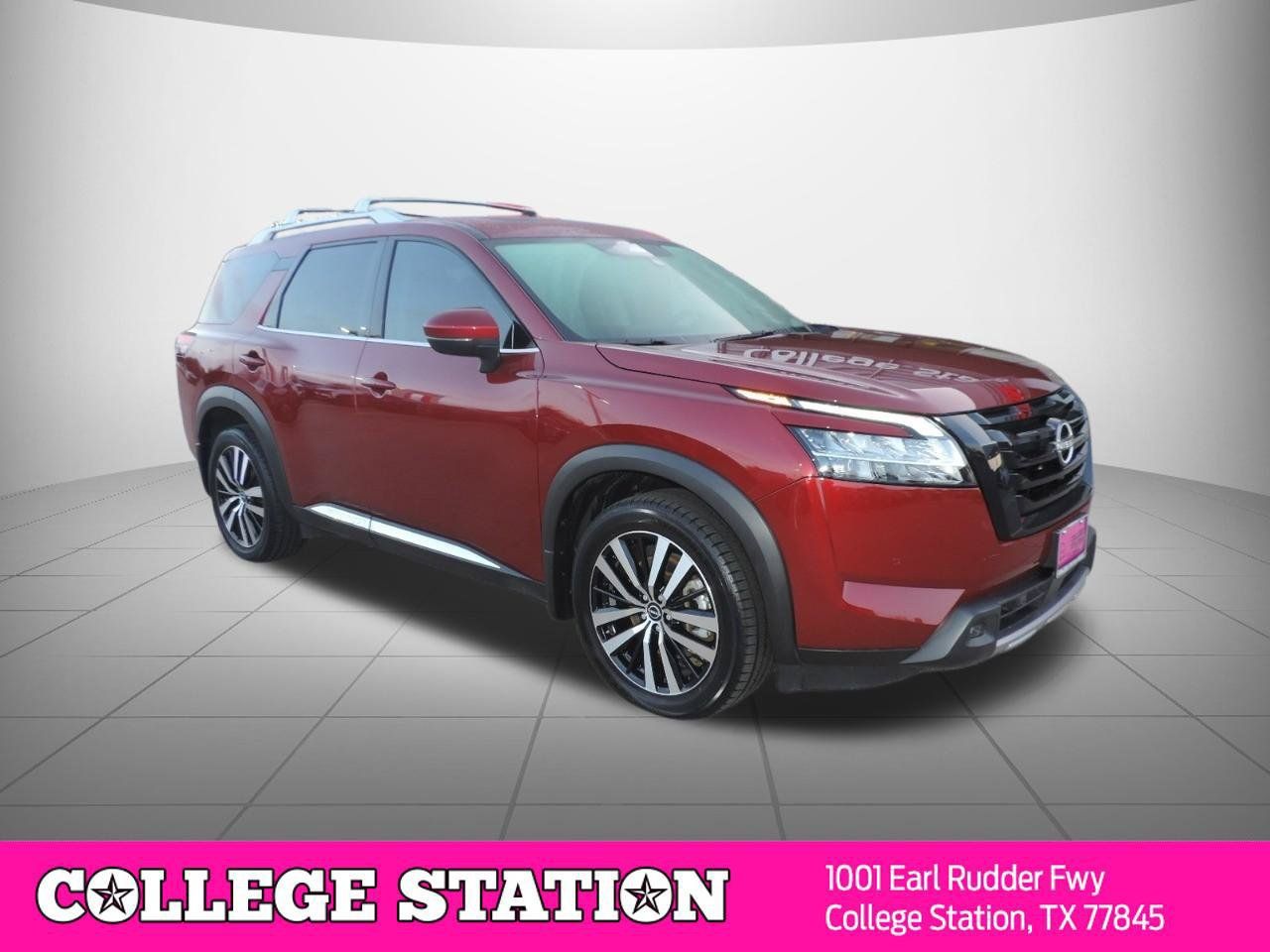 Certified 2024 Nissan Pathfinder Platinum FWD image 3