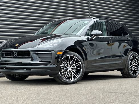 Used 2025 Porsche Macan AWD/4WD image 1