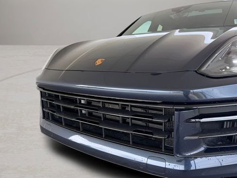 Used 2024 Porsche Cayenne Coupe image 2