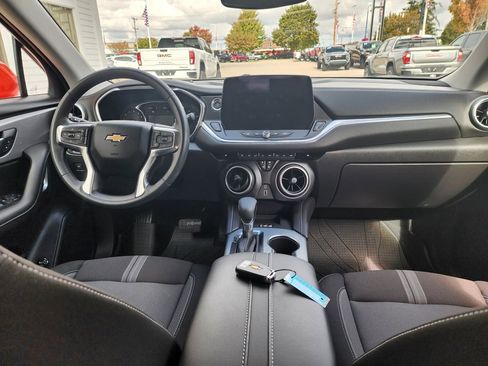 Used 2025 Chevrolet Blazer LT w/ Convenience Package image 18