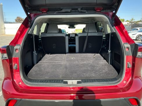 Used 2023 Toyota Highlander XLE FWD image 21