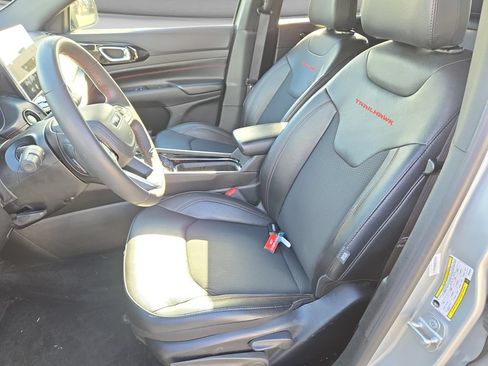 Used 2025 Jeep Compass Trailhawk AWD/4WD image 14