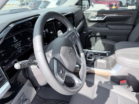 Used 2024 Chevrolet Silverado 1500 LT Trail Boss w/ Convenience Package II image 19