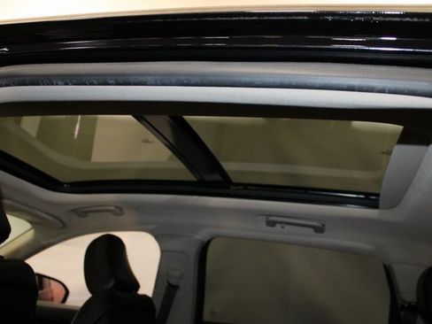 Used 2021 Lincoln Nautilus Reserve image 11