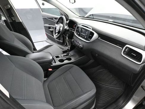 Used 2016 Kia Sorento LX image 41