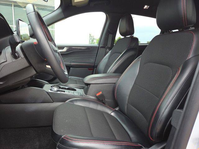 Certified 2025 Ford Escape ST-Line FWD image 29