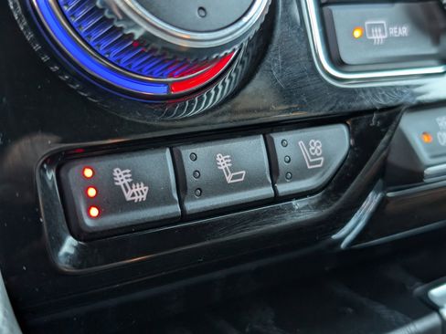 Used 2022 GMC Yukon Denali image 4