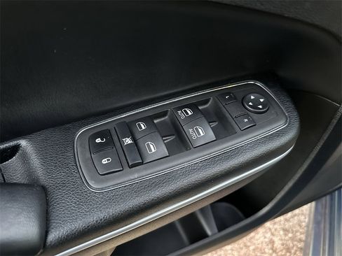 Used 2023 Chrysler 300 Touring L w/ Comfort Group image 13