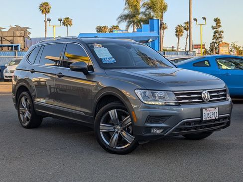 Used 2021 Volkswagen Tiguan SEL FWD image 2