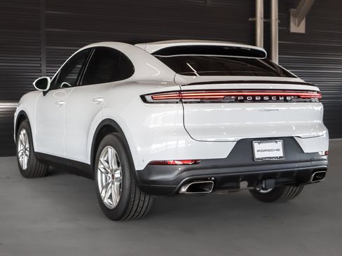 Certified 2025 Porsche Cayenne Coupe image 3