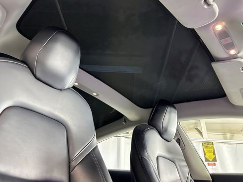 Used 2018 Tesla Model 3 Long Range RWD image 18
