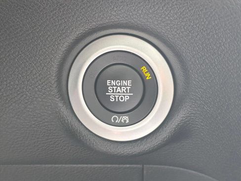 Used 2025 Chrysler Pacifica Select FWD image 18