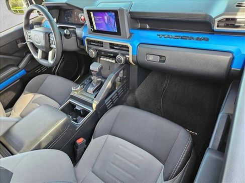 Used 2025 Toyota Tacoma TRD Sport image 19
