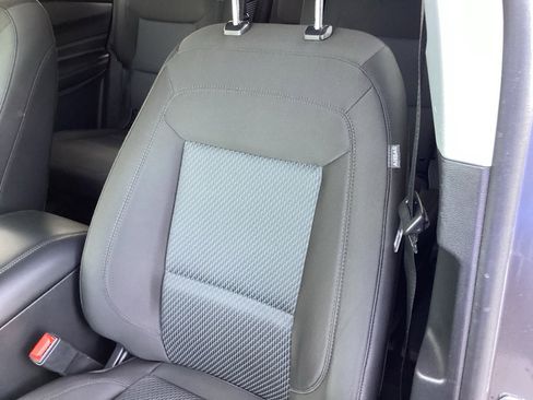 Used 2022 Ford Explorer XLT image 11