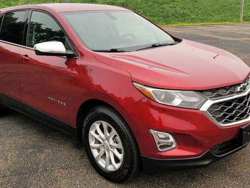 Used 2018 Chevrolet Equinox LT FWD image 2