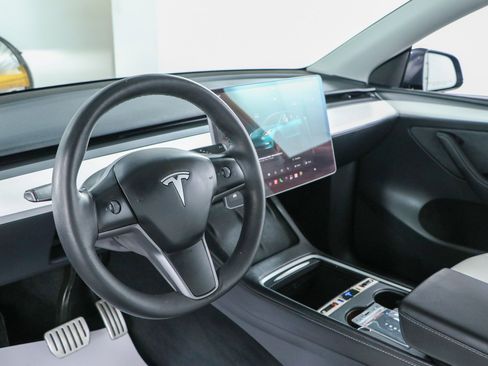 Used 2023 Tesla Model Y Long Range AWD/4WD image 20