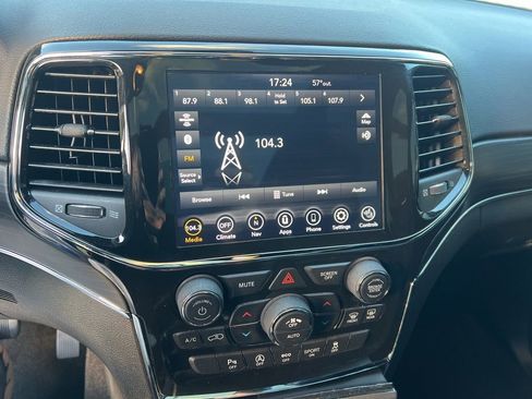 Used 2022 Jeep Grand Cherokee Limited image 22