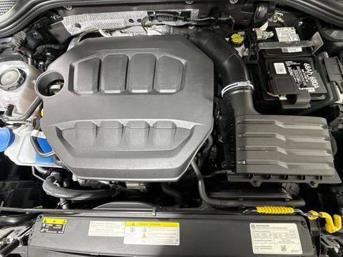 Used 2024 Volkswagen Golf R 2.0T image 29