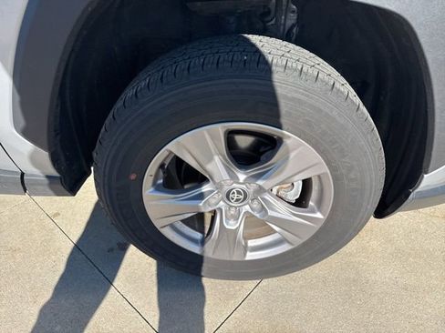 Used 2025 Toyota RAV4 XLE image 9