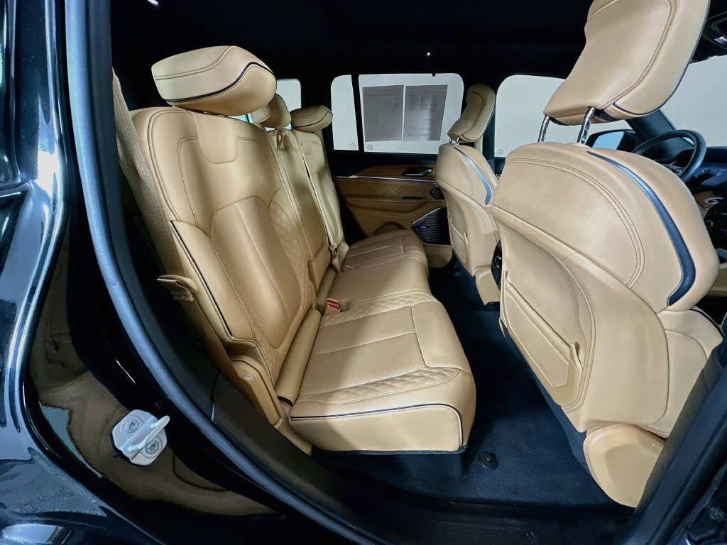 Certified 2023 Jeep Grand Cherokee Summit AWD/4WD image 40