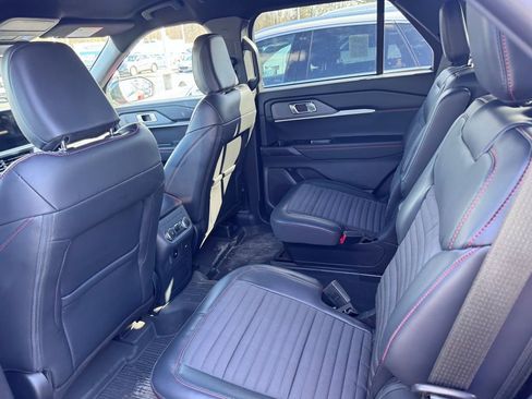 Used 2025 Ford Explorer ST-Line image 9