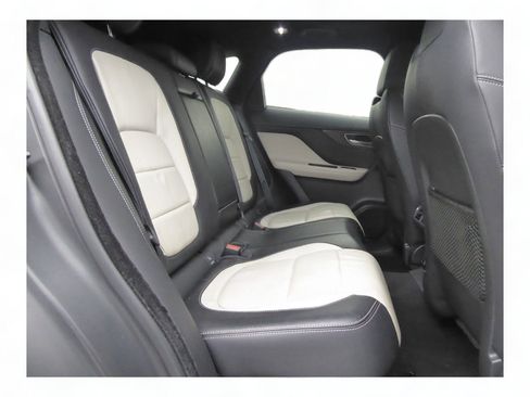 Used 2017 Jaguar F-PACE R-Sport image 19