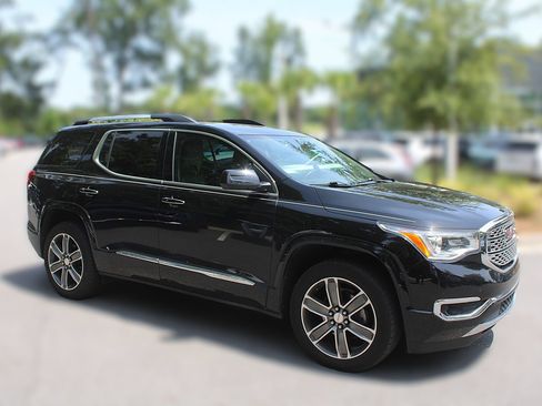Used 2019 GMC Acadia Denali w/ Technology Package FWD image 15