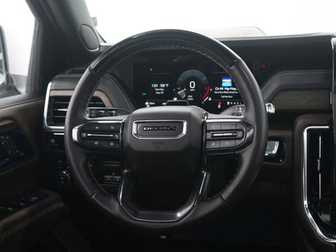 Used 2025 GMC Yukon XL Denali Ultimate AWD/4WD image 21