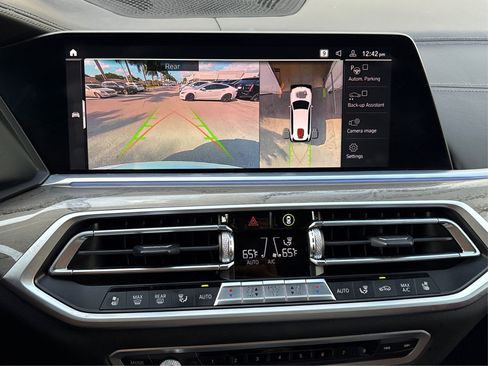 Used 2022 BMW X7 M50i w/ Dynamic Handling Package image 24