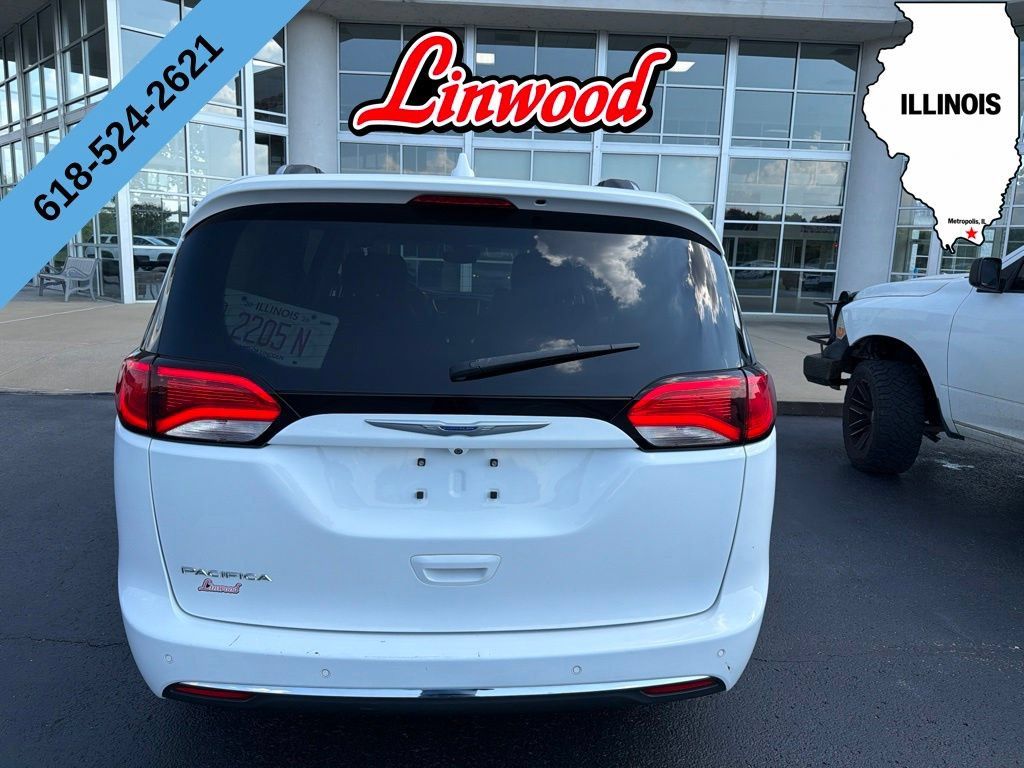 Used 2020 Chrysler Pacifica Touring-L Plus w/ Advanced Safetytec Group FWD image 4
