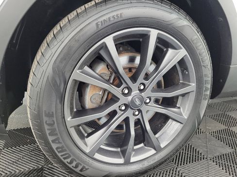 Used 2018 Ford Explorer XLT w/ Equipment Group 202A AWD/4WD image 31
